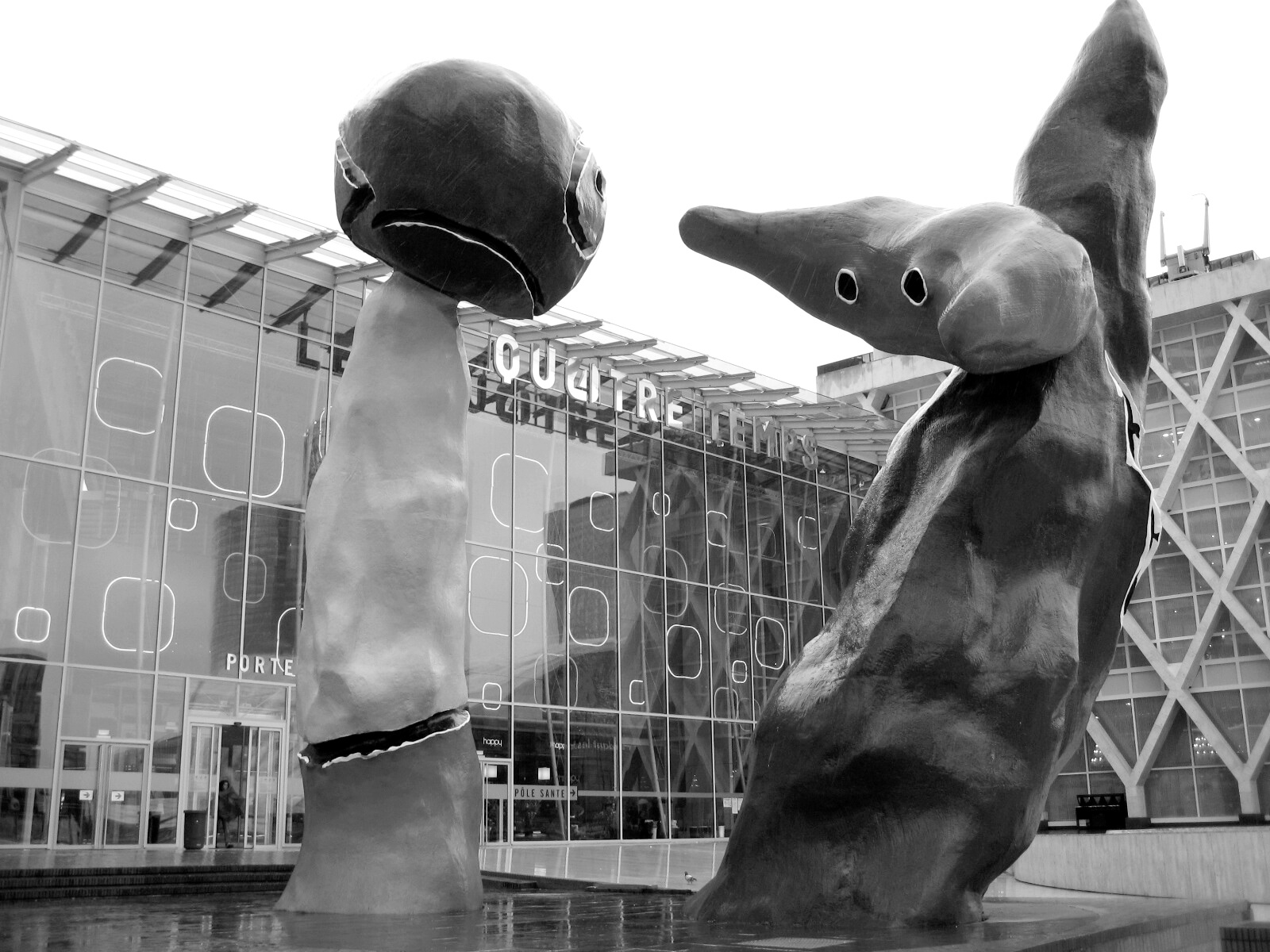 Joan Miro sculpture at La Defense Galeria YES Biżuteria artystyczna